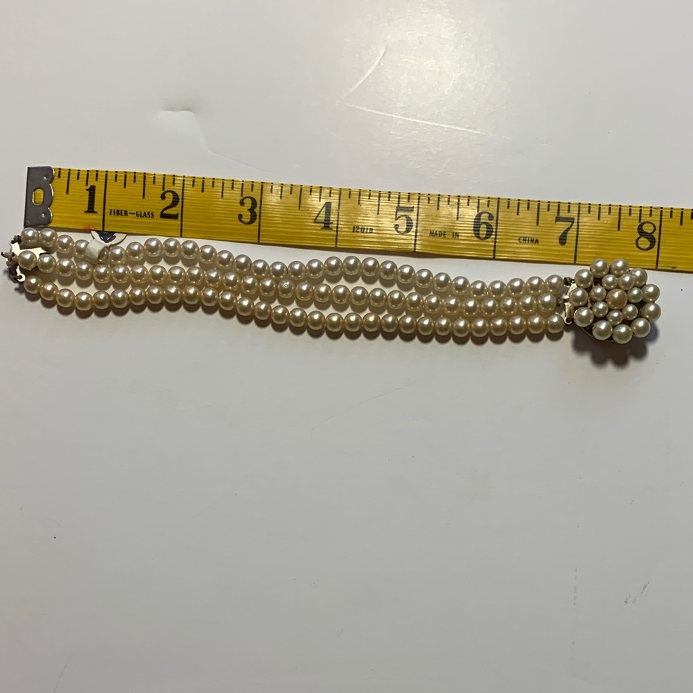 Vintage Antique Triple Strand Faux Pearl Bracelet with silver gold tone clasp - Picture 4 of 5